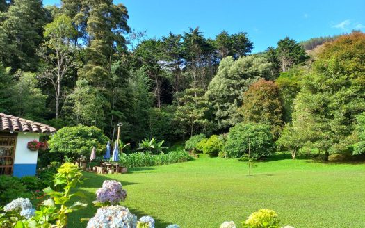 Venta de casa campestre Colonial . Palmas Medellín